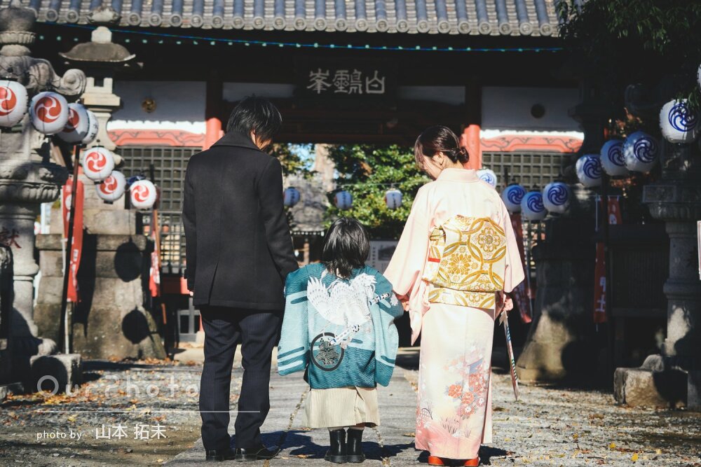 「優しく話しかけてくれ」羽織袴姿が爽やかで格好いい男の子七五三の撮影