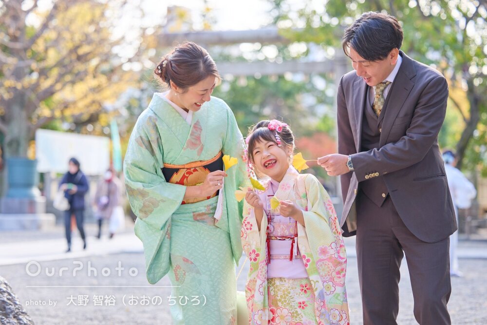 「寒さを感じさせない笑顔いっぱい」母娘の和装姿が華やかな七五三の撮影