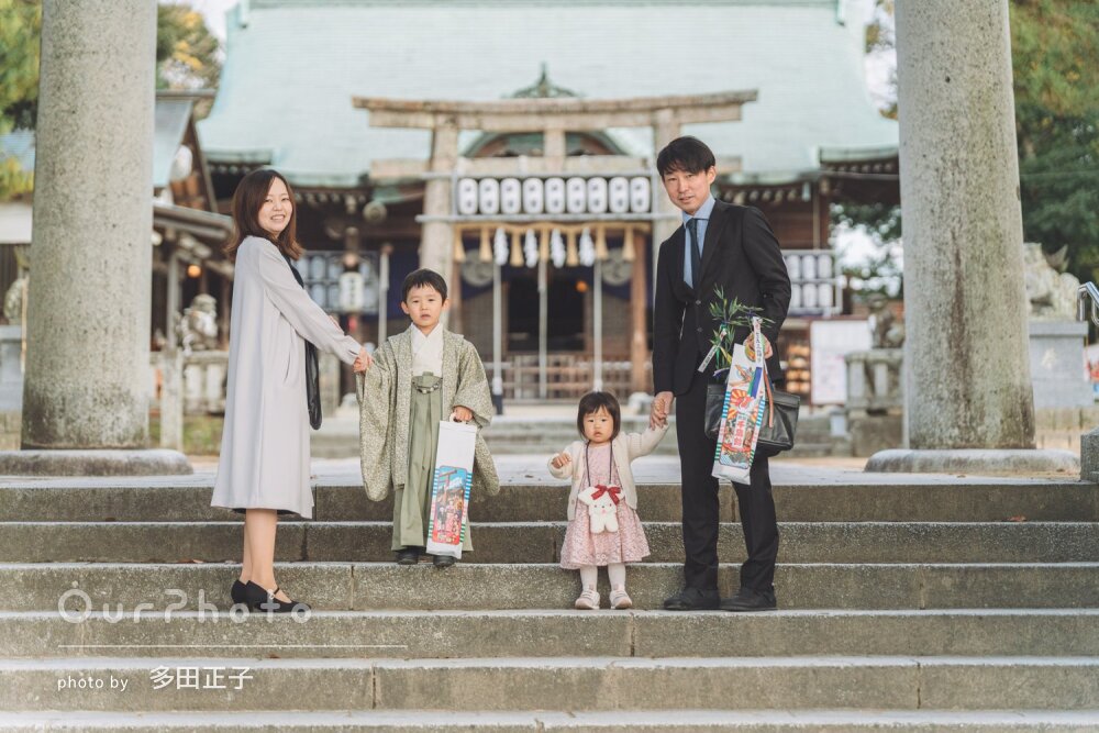 上品な色合いの晴れ着姿がカッコイイ！和傘姿も可愛い男の子の七五三撮影