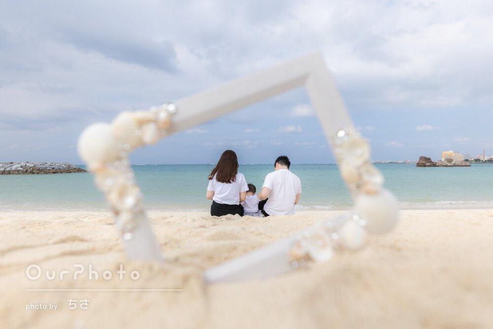 「泣かずに写真を撮ることができ」10ヶ月の娘さんと沖縄で家族写真撮影