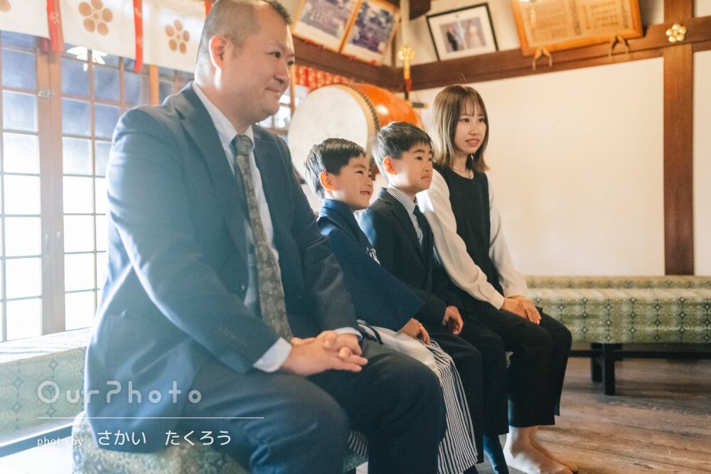 「とても優しい雰囲氣」和やかな自然体の笑顔で5歳男の子の七五三の撮影