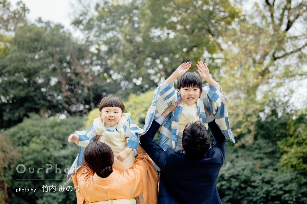 「自然な表情がたくさん」お揃いの柄の着物を着た兄弟の七五三の撮影