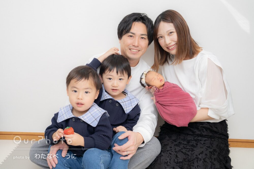 「素敵な写真」オシャレなリンクコーデ！自宅でニューボーンフォトの撮影