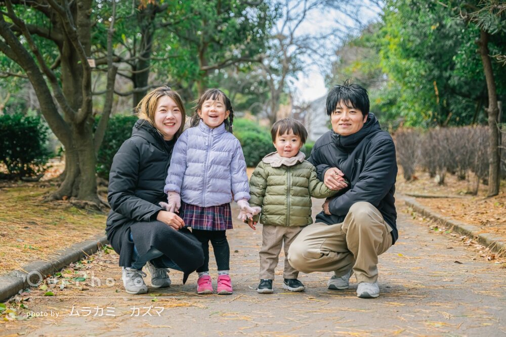 「子供の表情を引き出して」公園で笑顔！リピーター様の家族写真の撮影