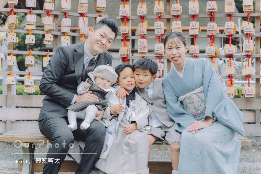 「自然体な写真をたくさん撮って」神社で和装の男の子の七五三の撮影