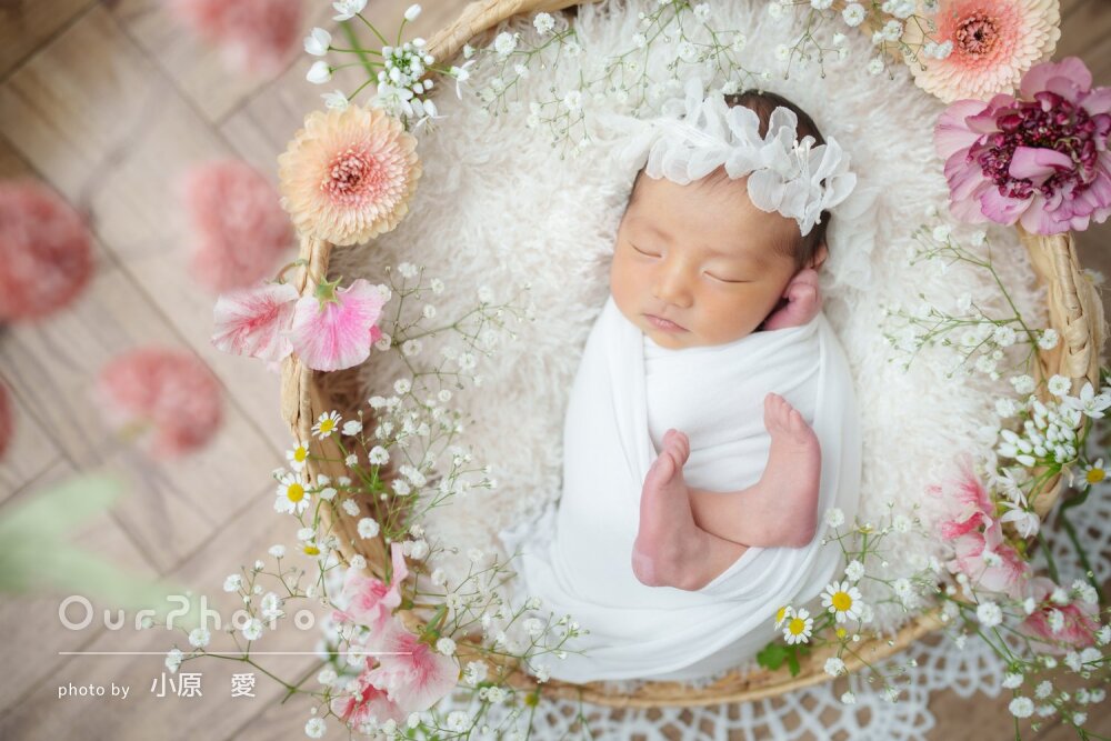 「可愛い世界観」自宅で生花を使ったオシャレなニューボーンフォトの撮影