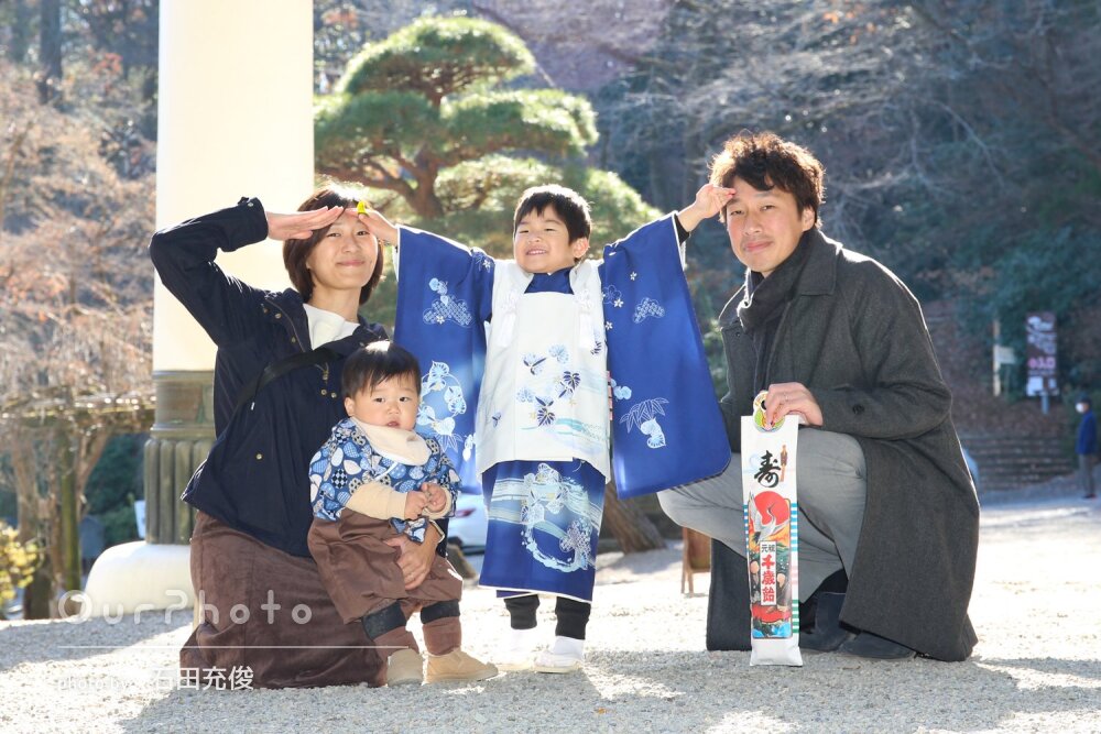 「明るく柔らかい雰囲気」男の子の白青の被布姿が爽やかな七五三の撮影
