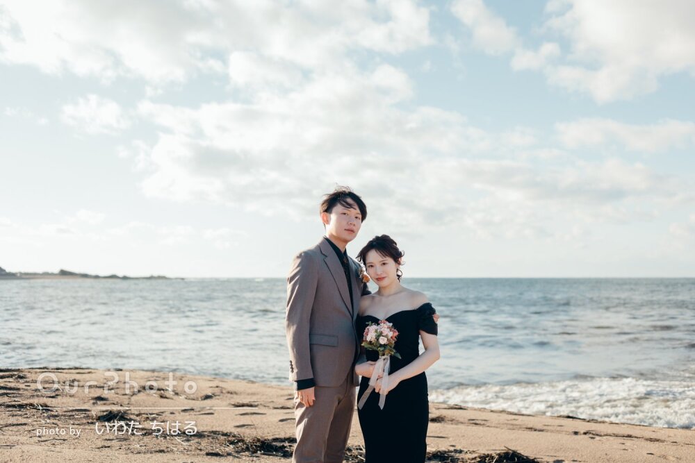 「とても楽しく」シックなドレス姿でおしゃれなウェディングフォトの撮影