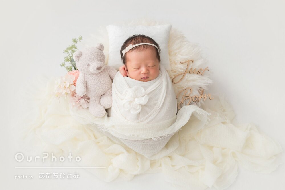 「親族一同喜んで」ナチュラルカラーで温かいニューボーンフォトの撮影