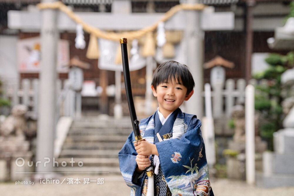 「雨の中ならではの情景も」笑顔いっぱいで明るい雰囲気の七五三の撮影