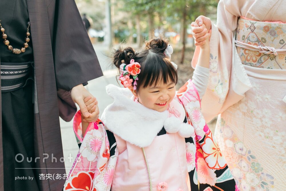 「どの表情も我が子らしさがいっぱい」温かな光を感じる3歳七五三の撮影