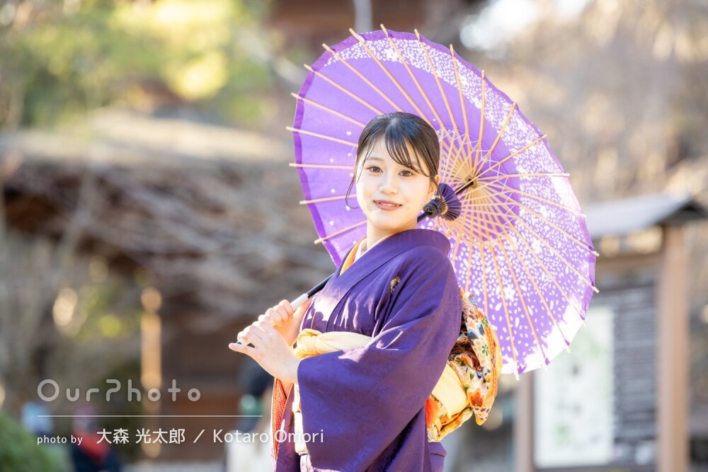 「リラックスして」美しい振袖姿が素敵！寺院で笑顔溢れる成人式の撮影