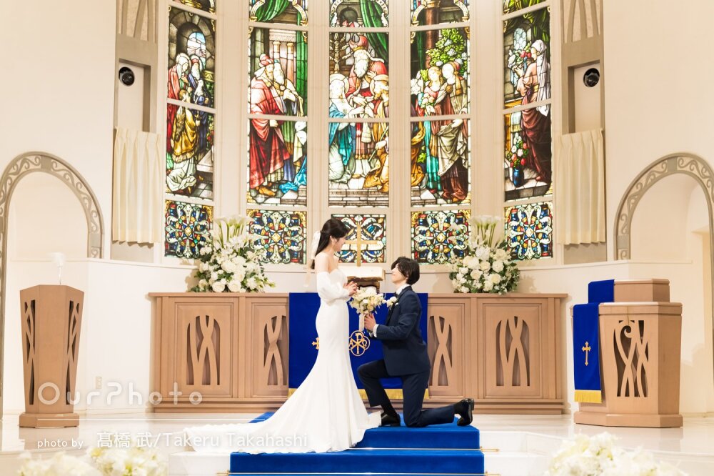 「びっくりするくらい綺麗」美しい教会で睦まじいウェディングフォト撮影