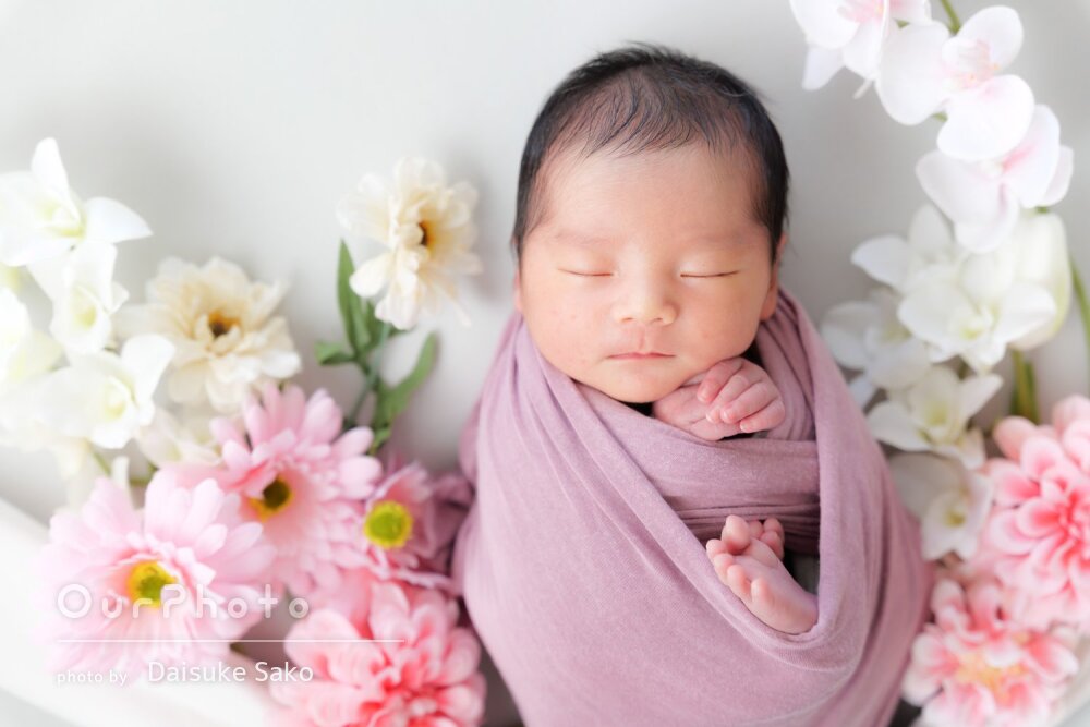 「大変感謝しております」リラックスした表情でニューボーンフォトの撮影