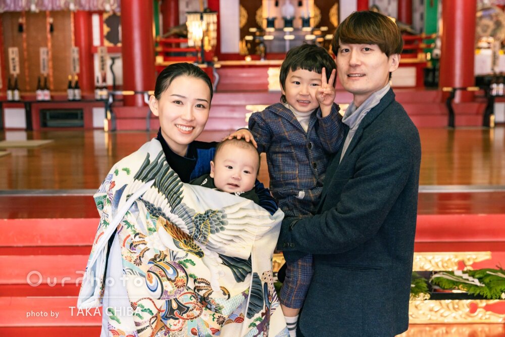 「何度も見返したくなる」雪積もる神社で笑顔！男の子のお宮参りの撮影