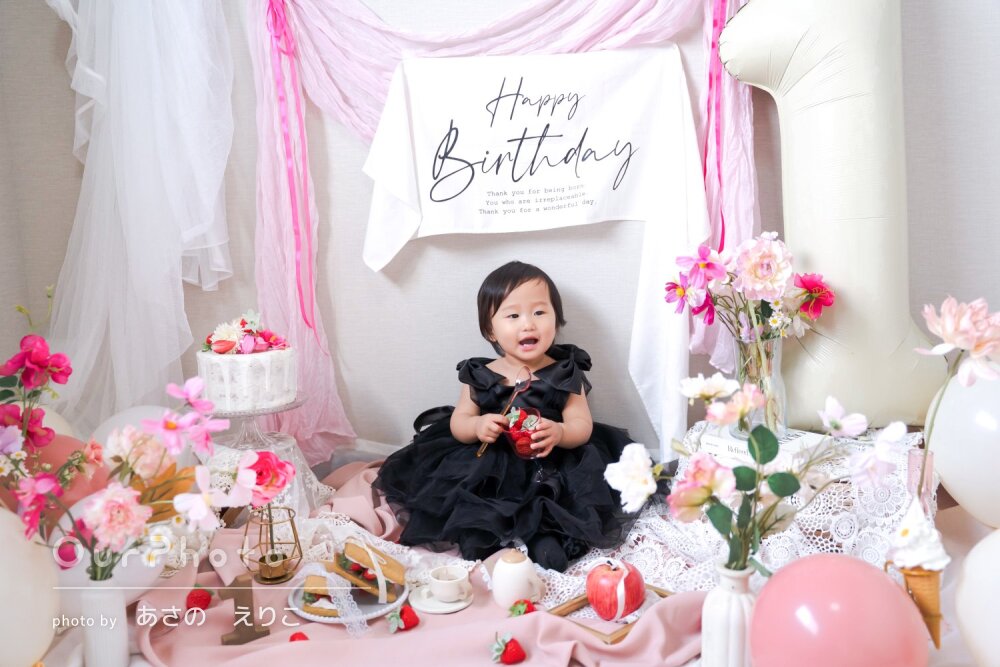 「最高の可愛いを」オシャレな小物類を散りばめて1歳誕生日の記念撮影