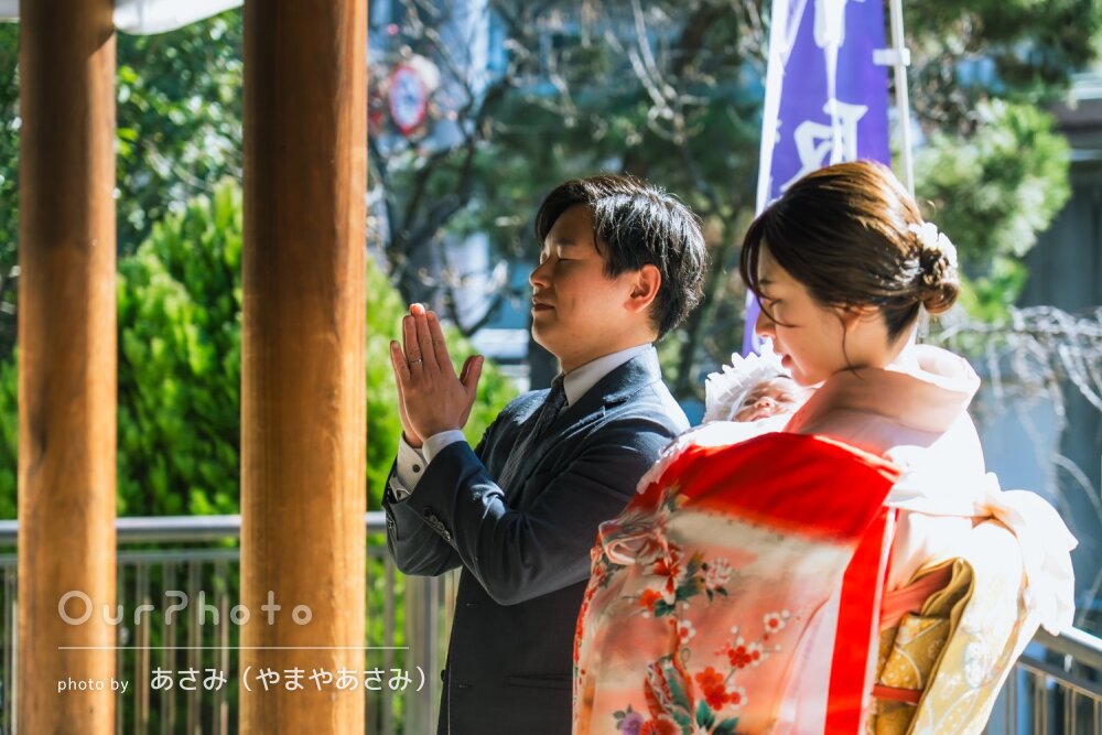 「大大満足です」柔らかな光の中で赤い産着が艶やかなお宮参りの撮影