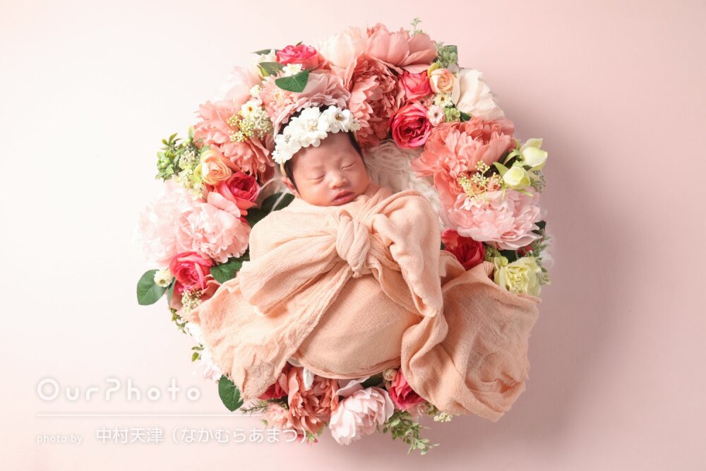 「可愛く記念に残る写真」白とピンクで可愛いニューボーンフォトの撮影