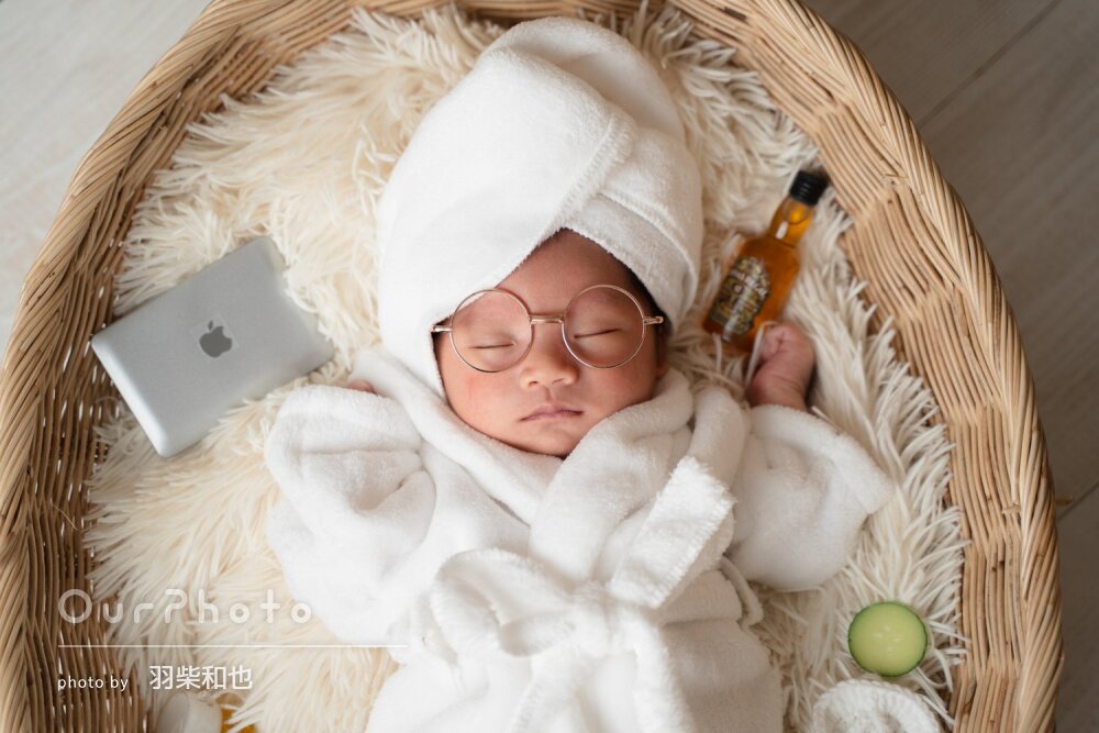 「自然な笑顔を引き出して」自宅でオシャレなニューボーンフォトの撮影