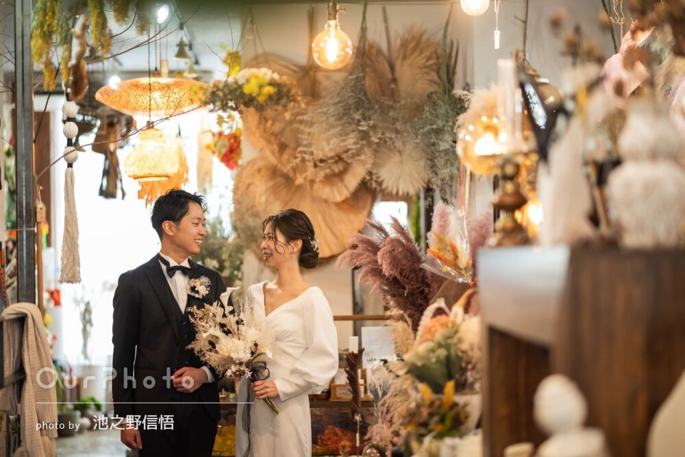 「綺麗に見えるポーズや位置を指示」おしゃれなウェディングフォトの撮影