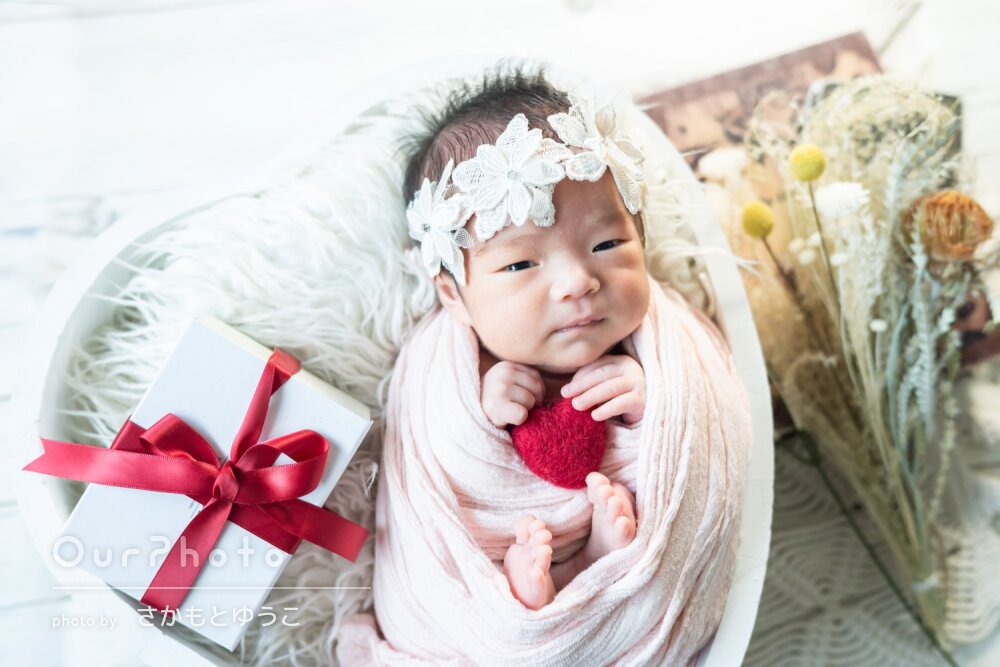 「目が開いた可愛い写真も」自宅でパターン豊富にニューボーンフォト撮影