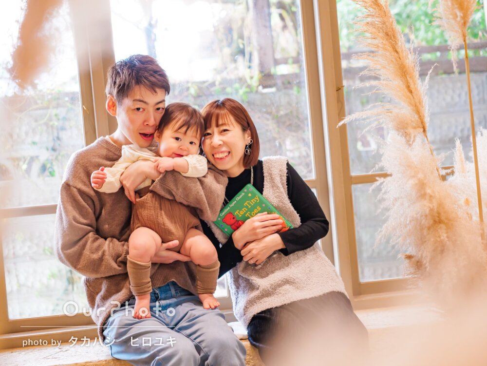 「終始和やかな雰囲気で」家族の笑顔に囲まれた1歳の誕生日記念写真撮影