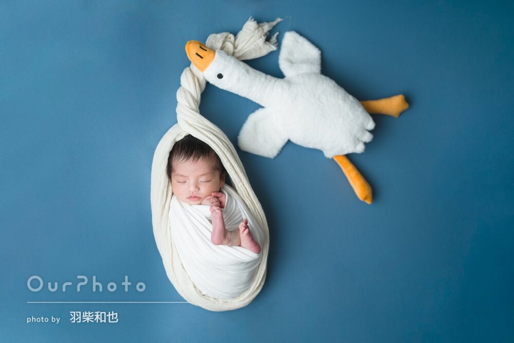 「終始笑顔の絶えないひととき」表情が愛らしいニューボーンフォトの撮影