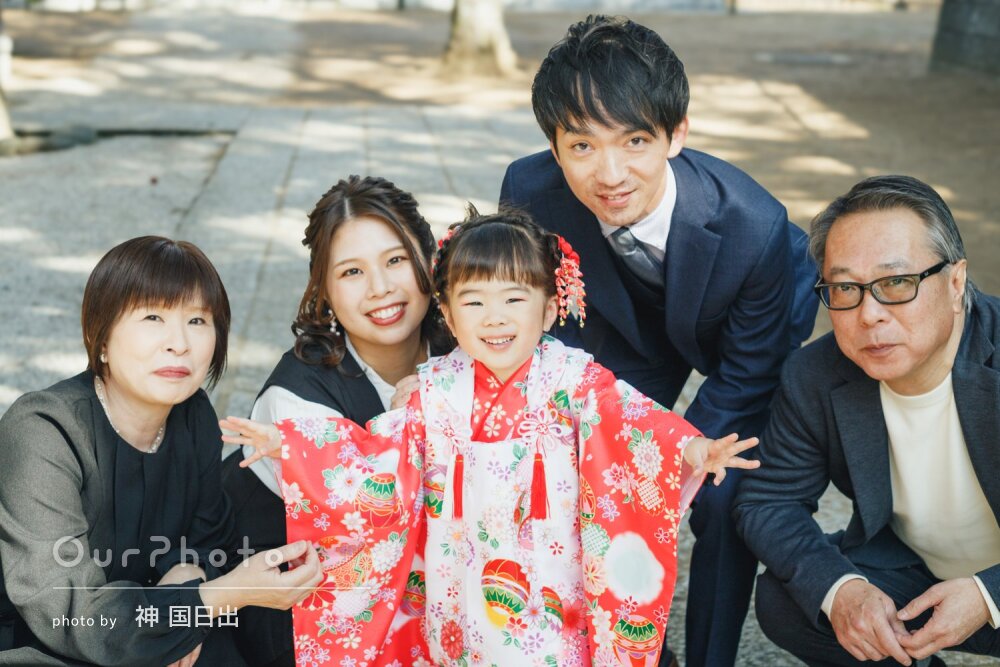 「最高の思い出」紅白の被布姿で笑顔が弾ける！三世代で七五三の撮影