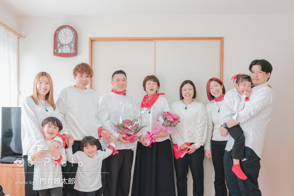 「すごく良い写真ばかり」おそろいコーデが素敵！仲の良い家族写真の撮影