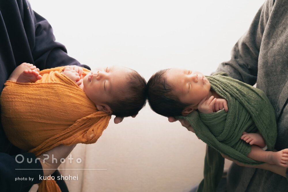 「デザインの引き出しも多く」可愛い双子ちゃんのニューボーンフォト撮影