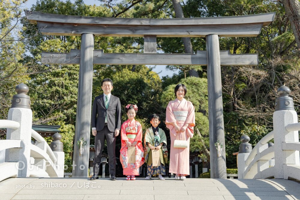 「自然な笑顔や表情を引き出して」柔らかな陽光の中で姉弟の七五三の撮影
