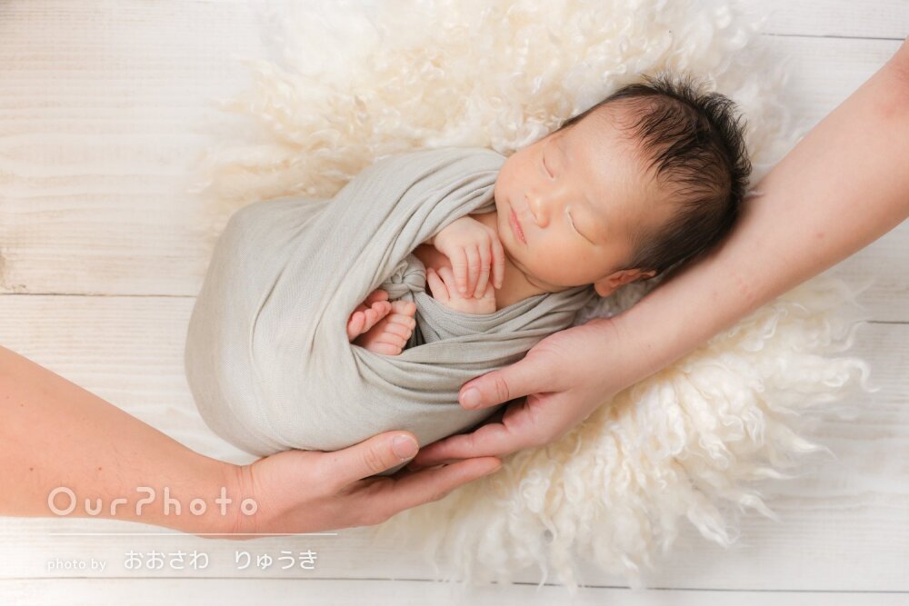 「素敵なお写真ありがとう」家族の愛情に包まれてニューボーンフォト撮影