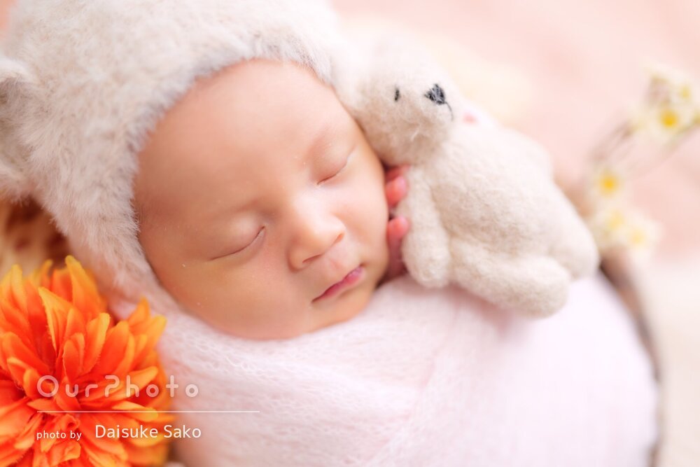 「可愛く素敵な写真」ご自宅で季節を感じさせるニューボーンフォトの撮影