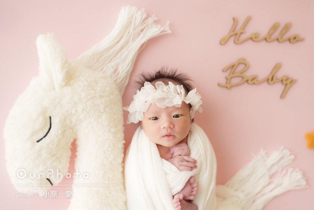 「どのバージョンも可愛すぎ」おめめパッチリ！ニューボーンフォトの撮影