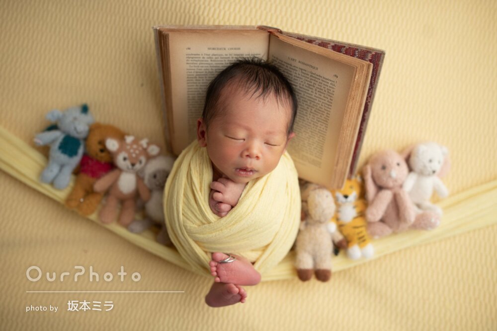 「世界観が素敵」愛らしいおくるみ姿！自宅でニューボーンフォトの撮影