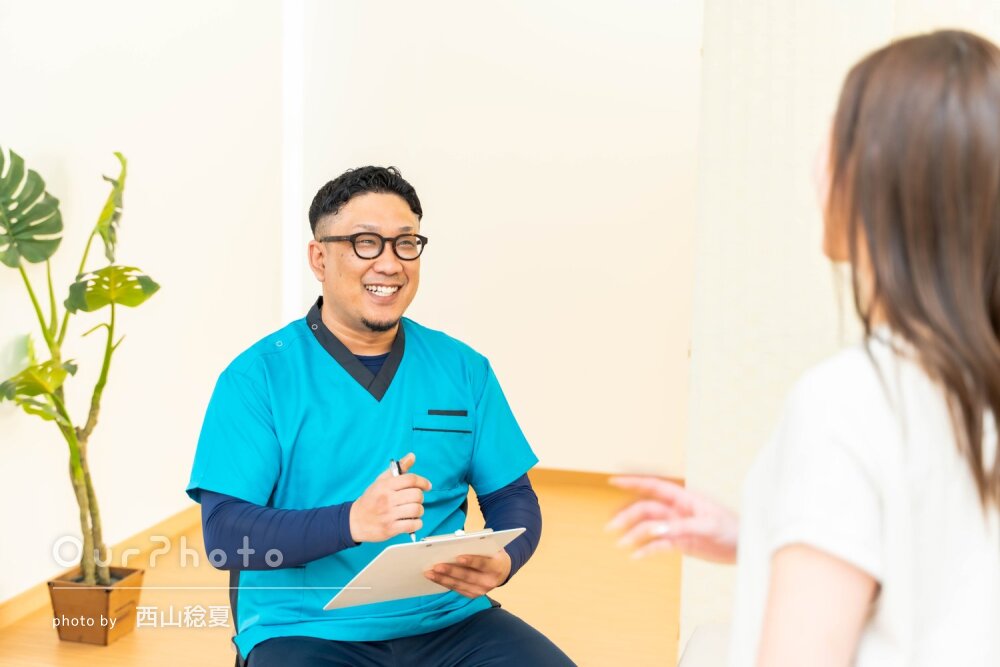 「気持ちよく」親しみやすい笑顔！接骨院で男性プロフィール写真の撮影