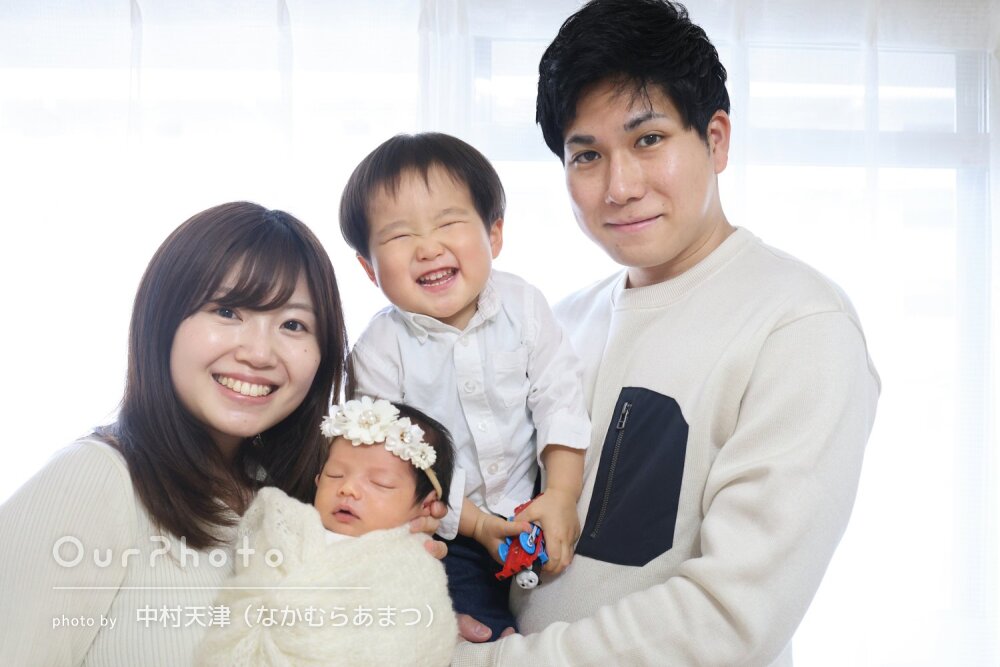「長男もとても嬉しそう」家族の幸せが詰まったニューボーンフォトの撮影