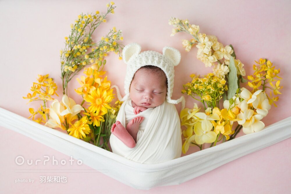 「一生の思い出に残る」春らしく温かみのあるニューボーンフォトの撮影