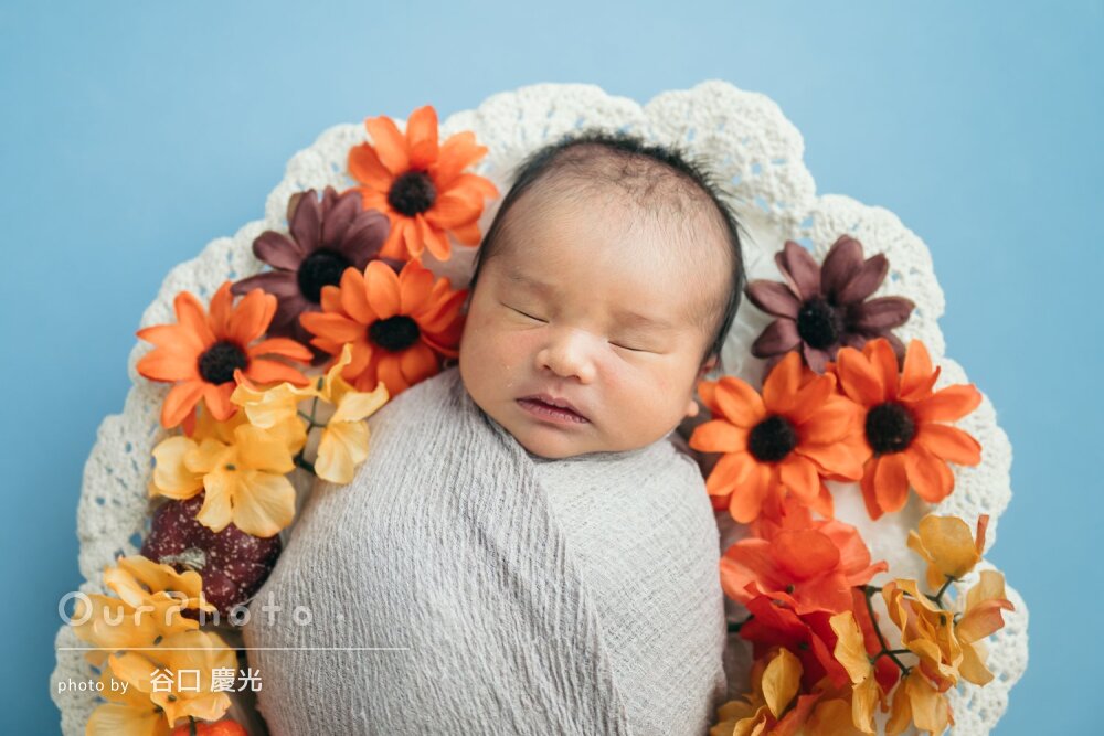 「おくるみに包まれて幸せそう」生後6日の可愛いニューボーンフォト撮影