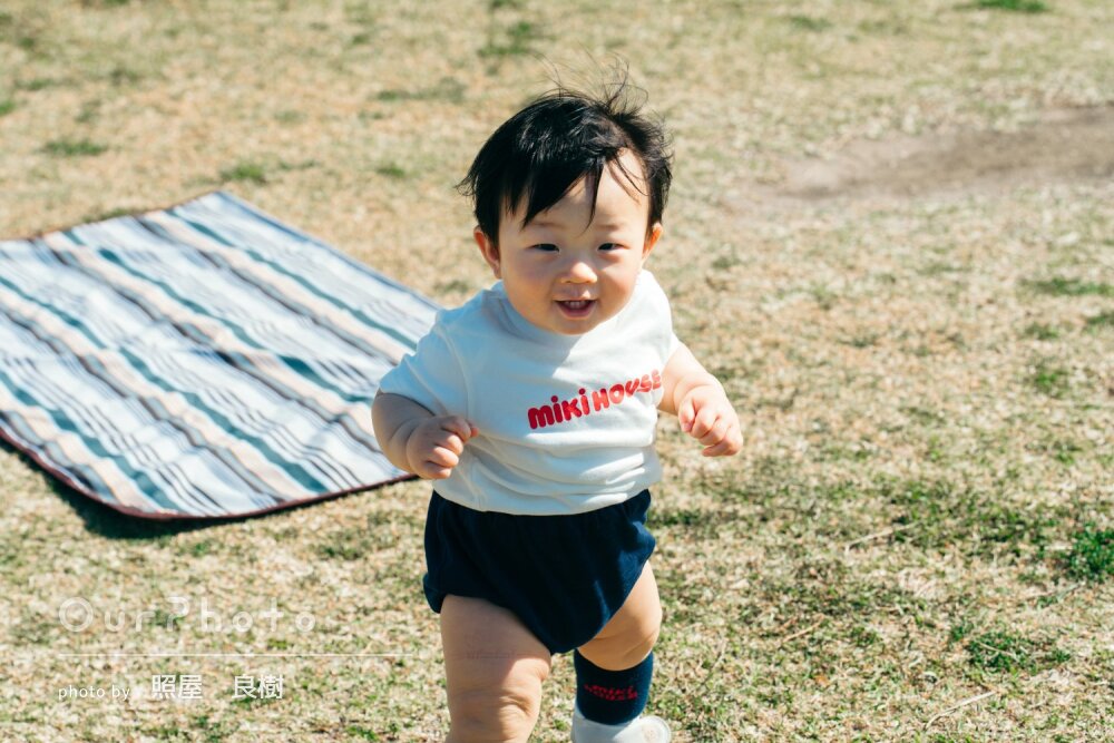 「最高の写真」キラキラの海と空を背景に！旅行の思い出輝く家族写真撮影
