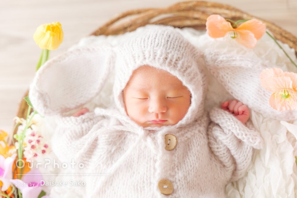 「綺麗に可愛く」赤ちゃんを囲んで愛情あふれるニューボーンフォトの撮影