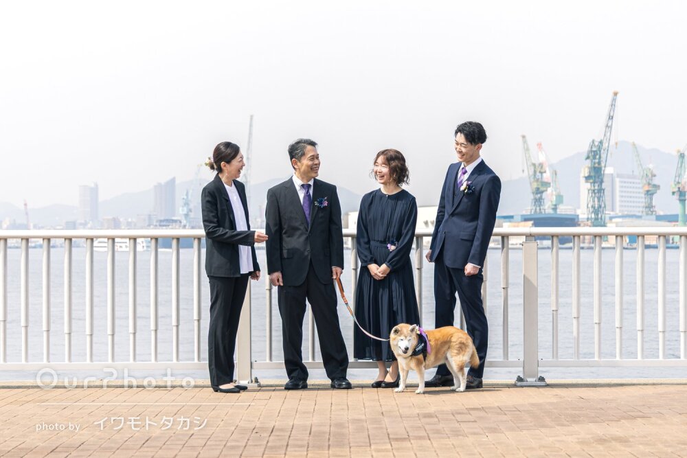 「ワンコも一緒に緊張することなく楽しい時間」成人記念に家族写真の撮影