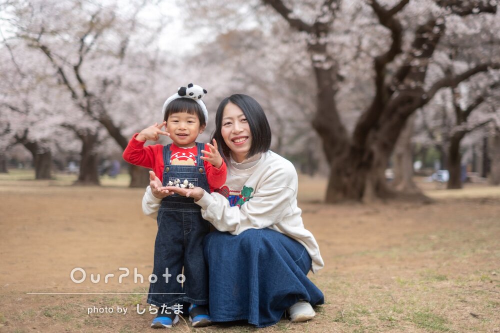 「自由に遊んでいる様子をそのまま素敵に切り取って」公園で家族写真撮影