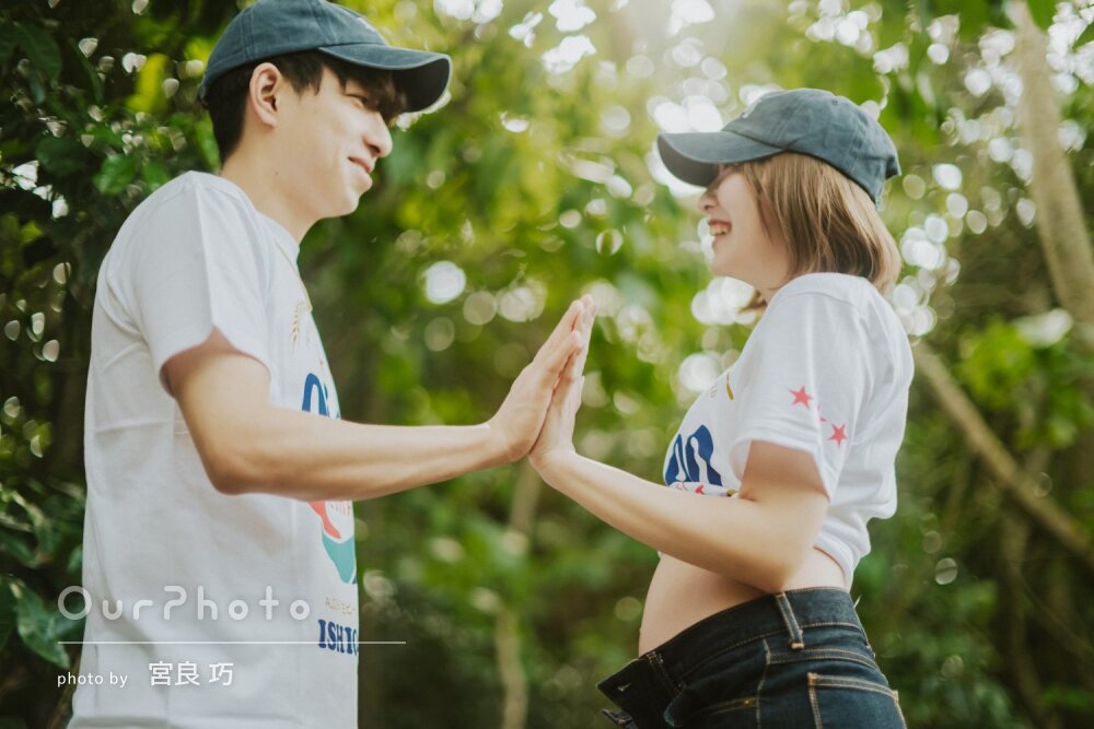 「笑顔いっぱいの自然な写真」大自然を感じながらマタニティフォトの撮影