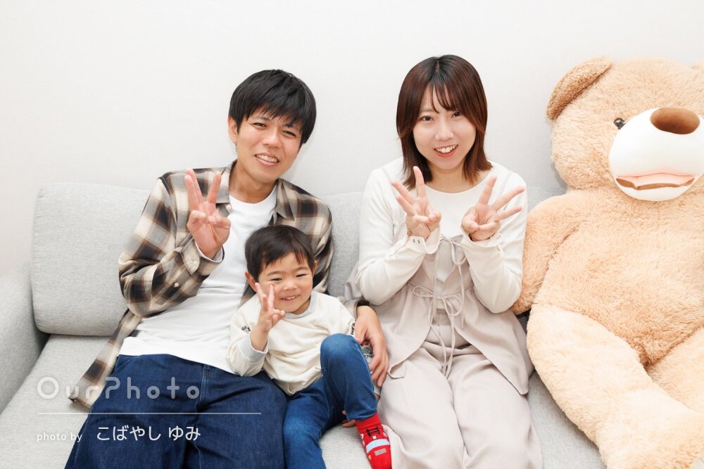 「入園の記念として自宅で」自然体が可愛くて思い出に残る家族写真の撮影