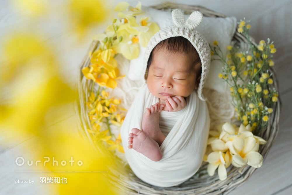 「とっても可愛い」季節感ある花の小物と自宅でニューボーンフォトの撮影