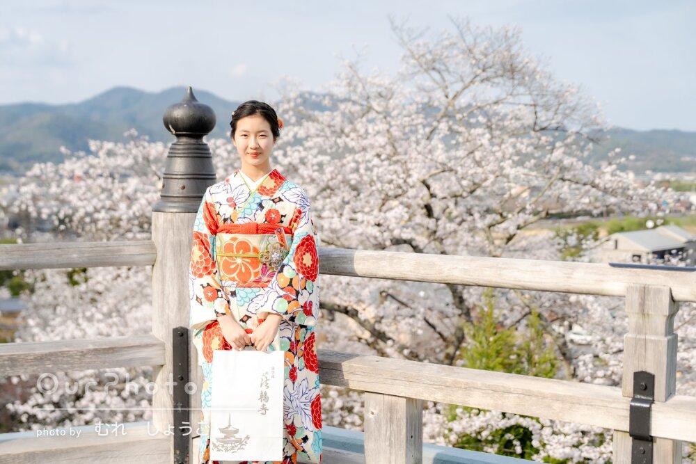 「自然体な姿」美しく咲く桜に映える和装姿！十三参りで家族写真の撮影