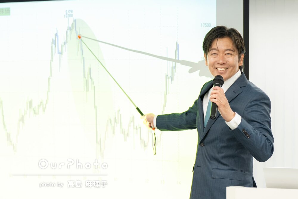 「期待を大幅に上回る素晴らしいクオリティ」和やかな笑顔で講演会の撮影