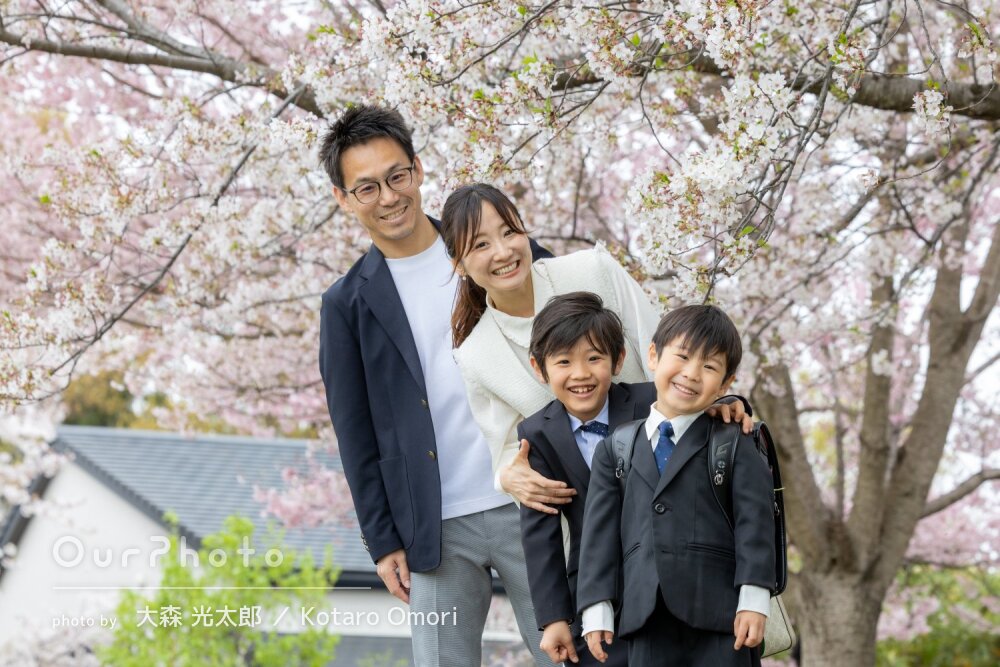 「満面の笑顔」桜とランドセルと一緒にリピーター様の入学記念の撮影