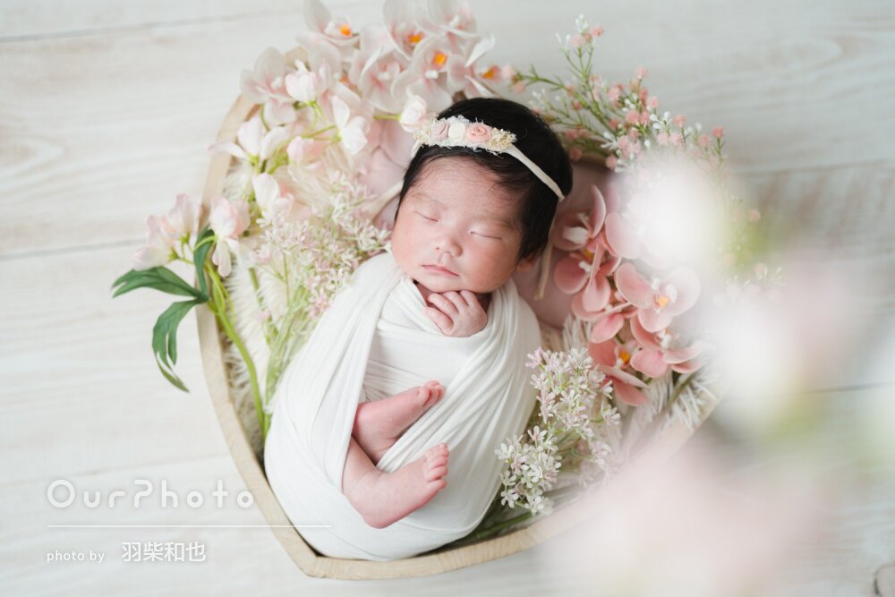 「想像以上の素敵な写真」花をあしらってお洒落なニューボーンフォト撮影